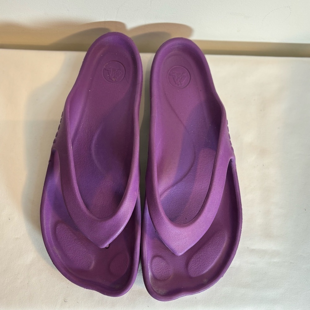 CROCS Sz 9 Almost Barefoot Slip On Flip Flop Slides Comfort Sole Sandals Shoes - Picture 3 of 9